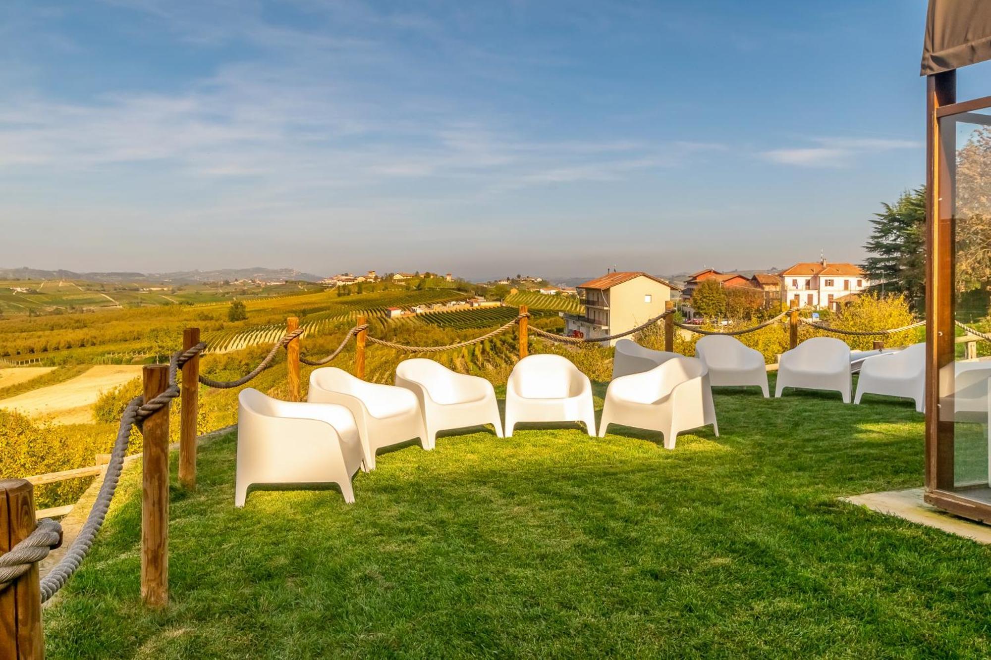 Frames Relax Apartment La Morra Bagian luar foto